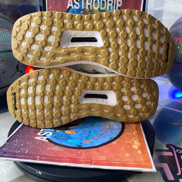 🆕 Adidas UltraBoost 4.0 Carbon Mint - Womens - Picture 5 of 11